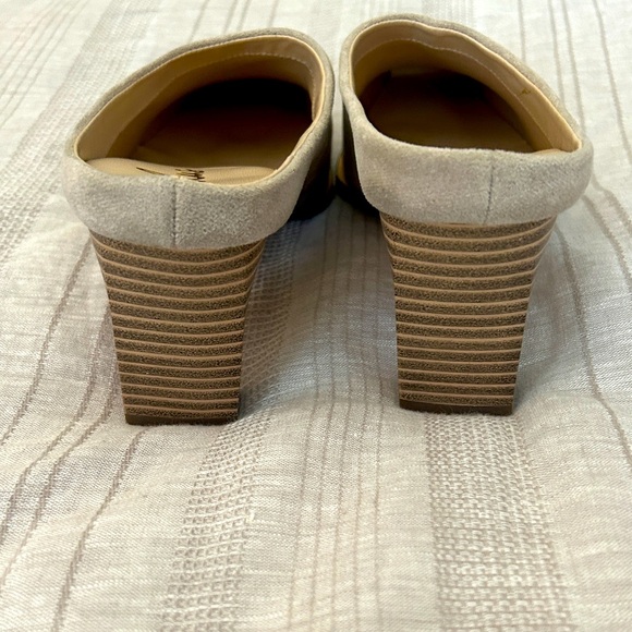 Lulu's Zelah Women's Taupe Gray Mules Suede - Picture 7 of 11